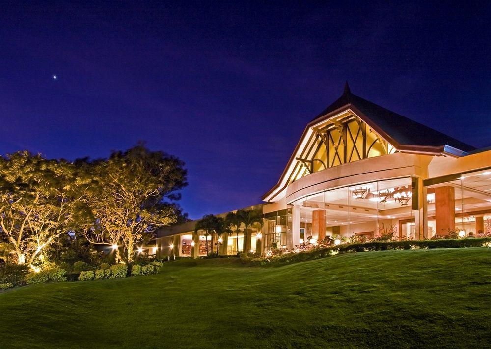 Taal Vista Hotel Tagaytay City Εξωτερικό φωτογραφία The Royal Thai Golf and Country Club
