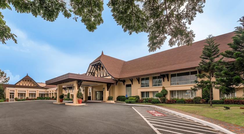 Taal Vista Hotel Tagaytay City Εξωτερικό φωτογραφία The hotel's main entrance