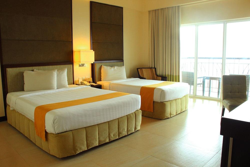 Taal Vista Hotel Tagaytay City Εξωτερικό φωτογραφία A room at the hotel
