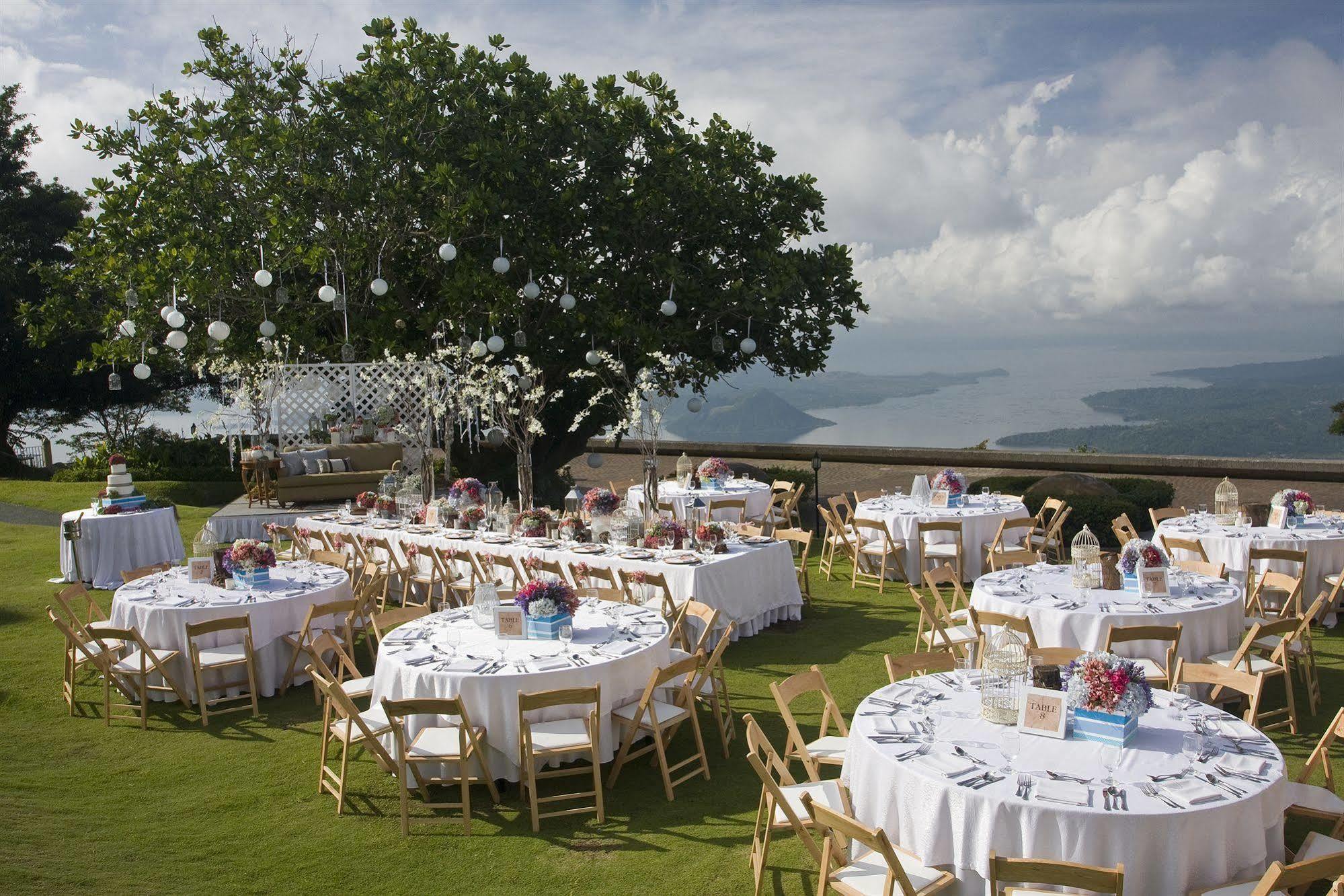 Taal Vista Hotel Tagaytay City Εξωτερικό φωτογραφία The lawn at the Shangri-La Hotel, Manila
