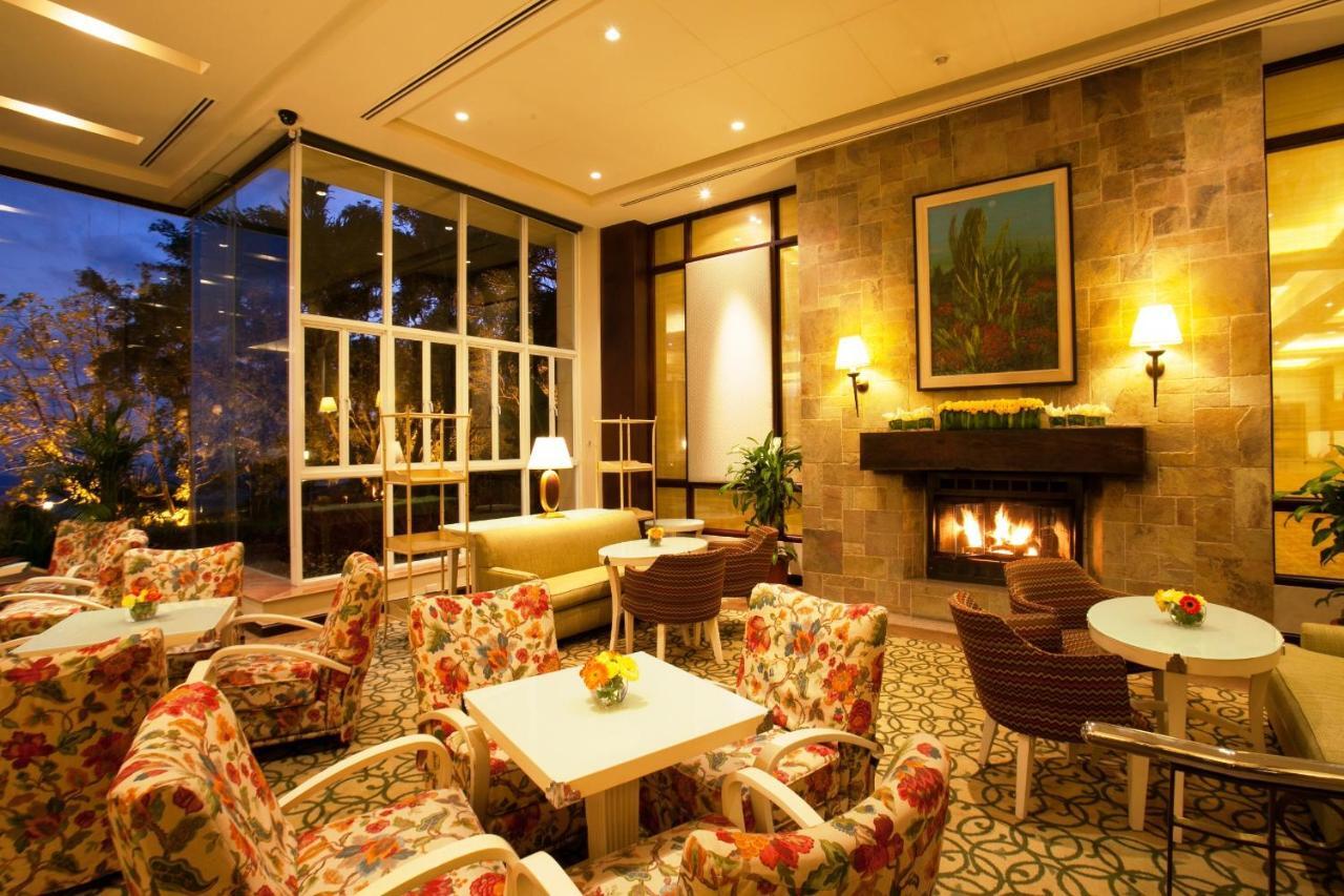 Taal Vista Hotel Tagaytay City Εξωτερικό φωτογραφία The lobby